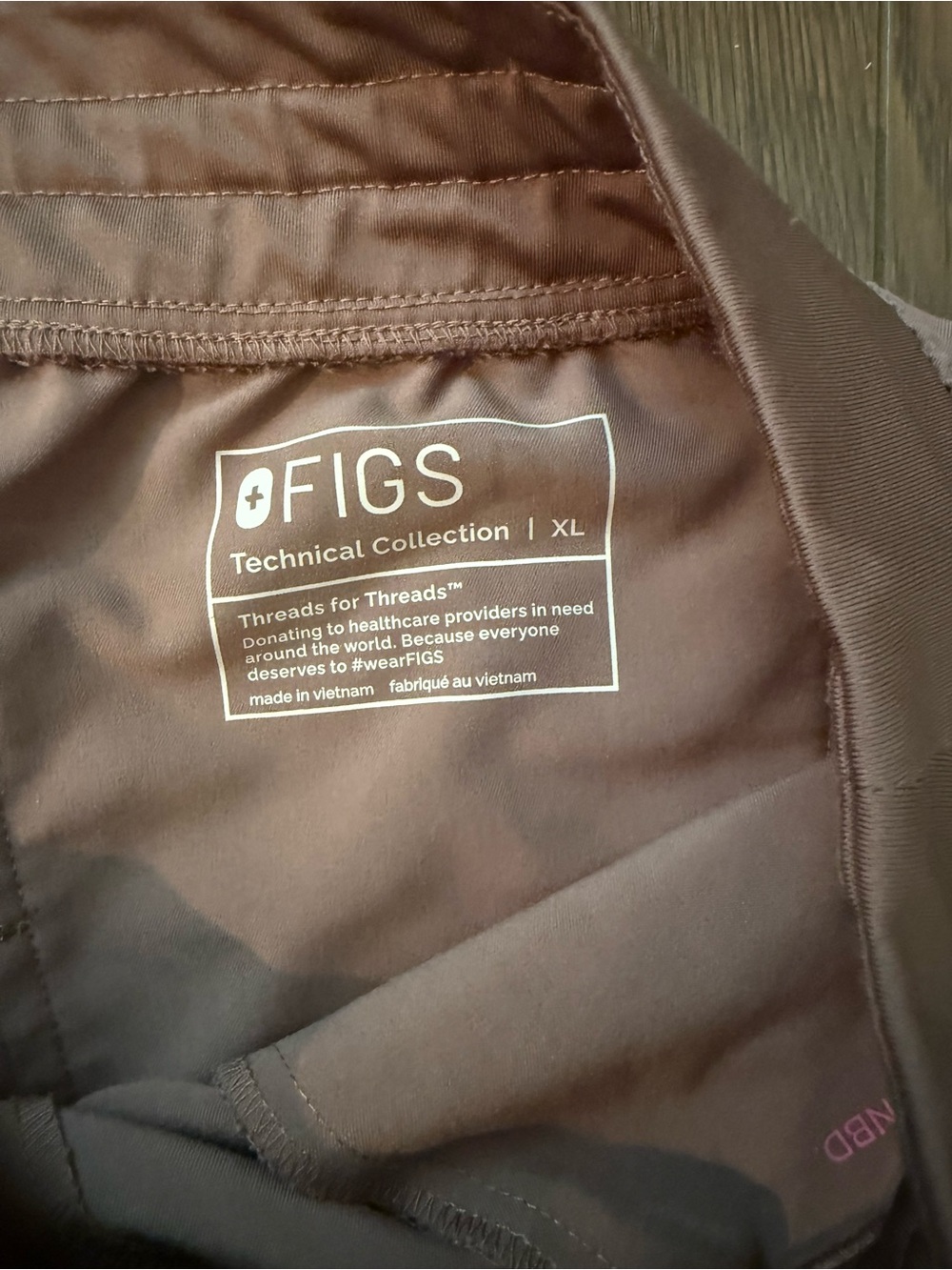 FIGS Zamora jogger scrubs. Size XL in Smokey taupe, pink accents. EUC. (1353) - Picture 2 of 3